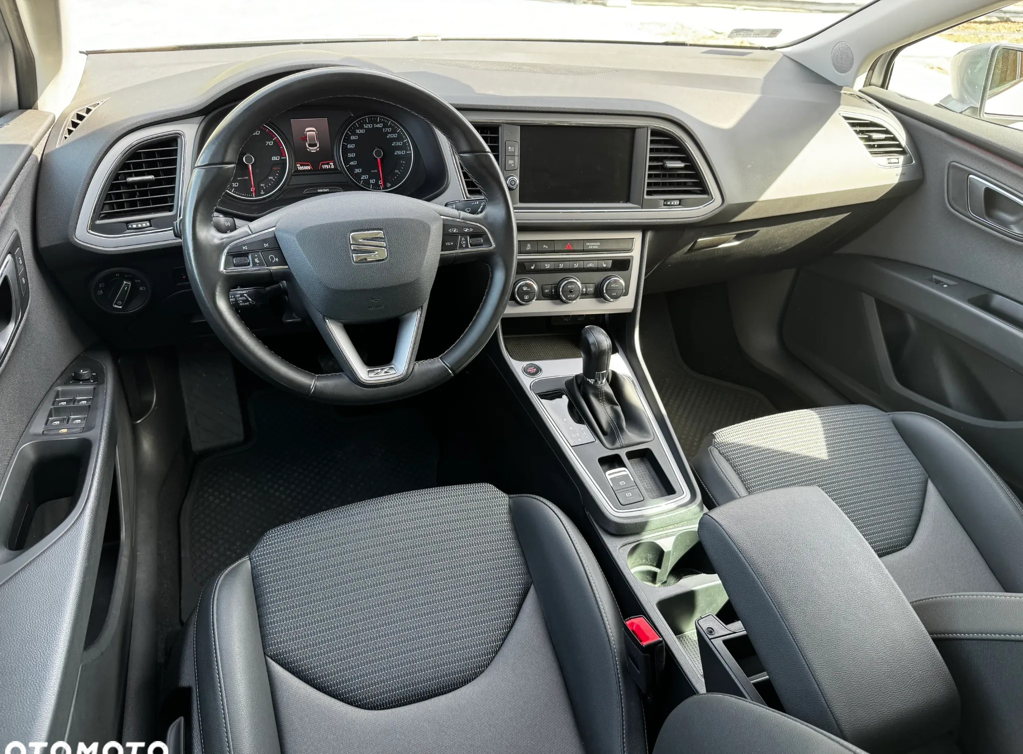 Seat Leon cena 64900 przebieg: 105800, rok produkcji 2019 z Szydłowiec małe 562